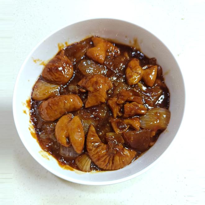 Easy Recipe: Stir-Fried Pig Intestines with Onions (Includes Cleaning)