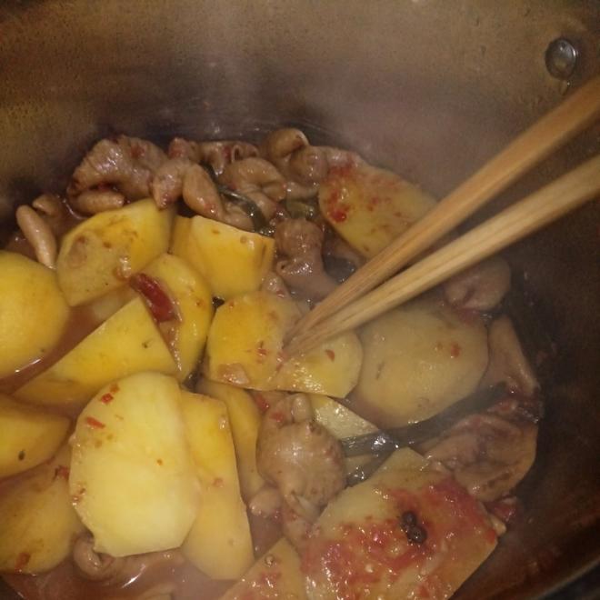 Stir-fried Pork Intestines with Potatoes