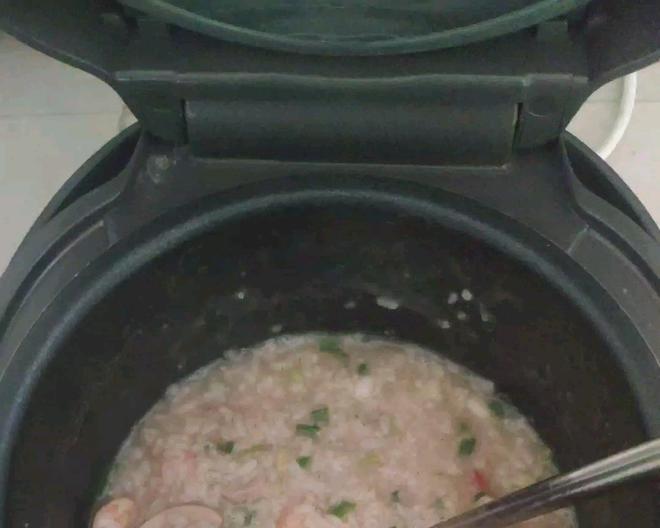 Pork Kidney and Shrimp Congee with Black Pepper, Soy Sauce, MSG, Salt, Ginger, and Green Onions