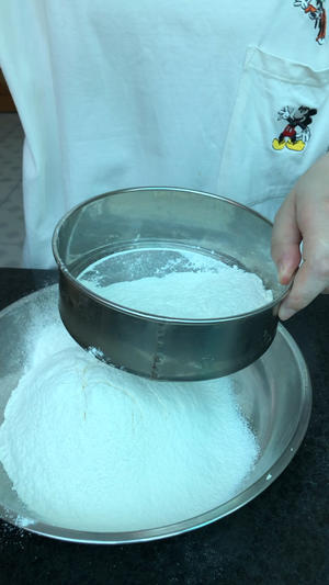 Sift the low-gluten flour with baking powder and baking soda twice. If you're feeling lazy, sifting once is acceptable.