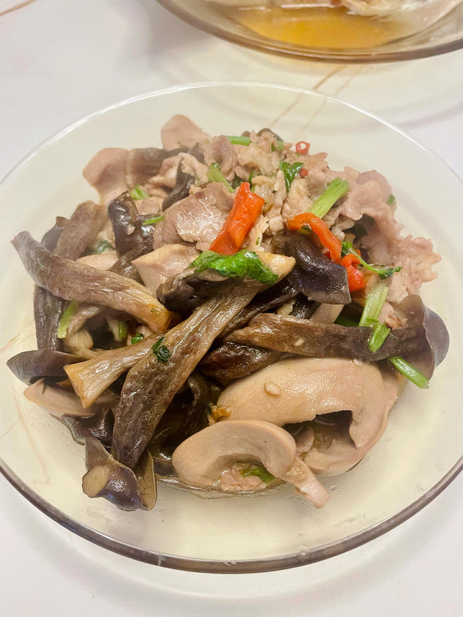 Stir-Fried Pig's Kidneys with Deer Antler Mushrooms