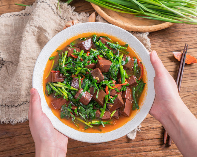 Spring Nourishing Dish! Leeks Stir-Fried with Pig's Blood!!