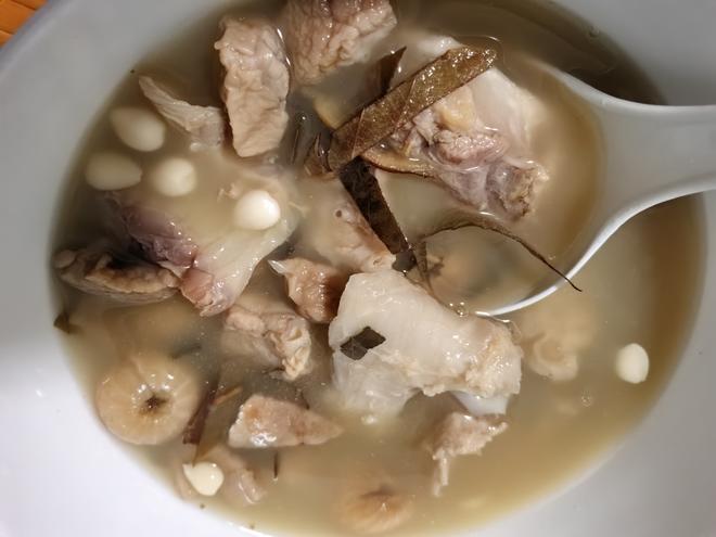 Loquat Leaf and Pig Lung Soup