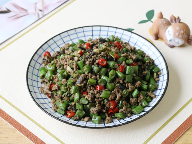 Green Beans with Olive Vegetables and Minced Meat