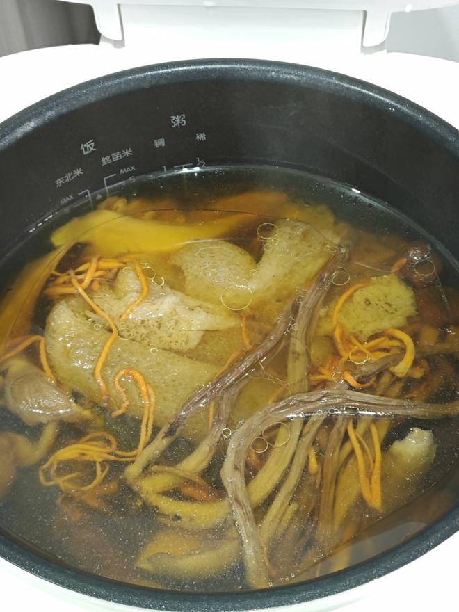 Bamboo Fungus and Cordyceps Flower Soup with Black-boned Chicken