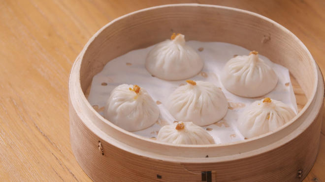 【Crab Soup Dumplings】Juicy Crab Soup Dumplings Filled with Fresh Crab Meat!