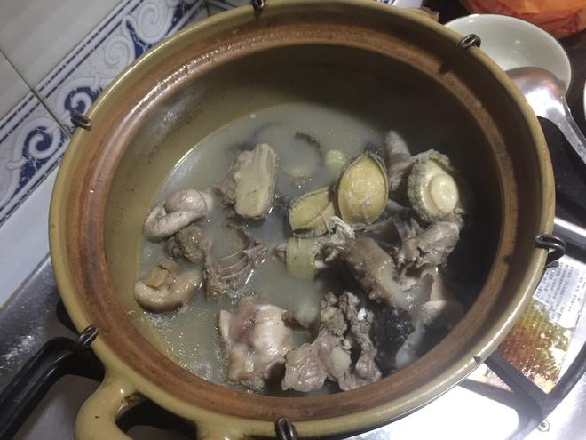 Old Hen Soup with Sea Cucumber and Abalone