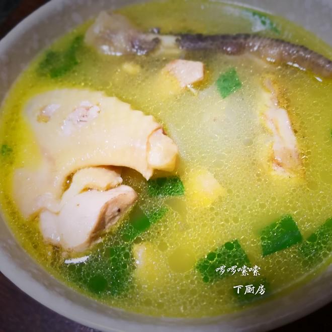 A Healing Bowl of Peppery Old Hen Soup