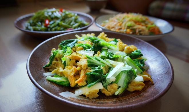 Stir-Fried Chinese Cabbage with Farm Eggs