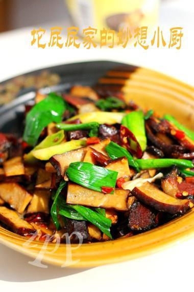 Smoked Meat Stir-fried with Wugang Xianggan