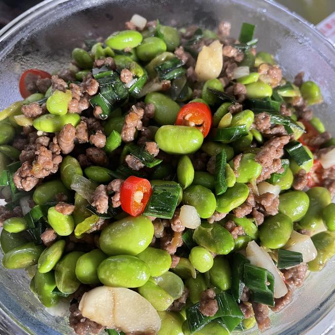 Stir-Fried Edamame with Ground Beef