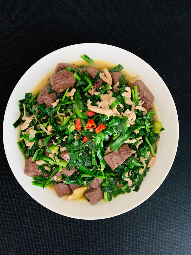 Stir-Fried Leek with Duck Blood and Shredded Meat