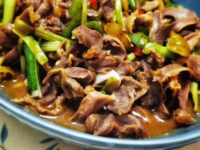 Double-Pepper Stir-Fried Duck Gizzards