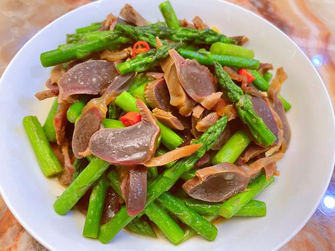 Stir-Fried Asparagus with Braised Duck Gizzard