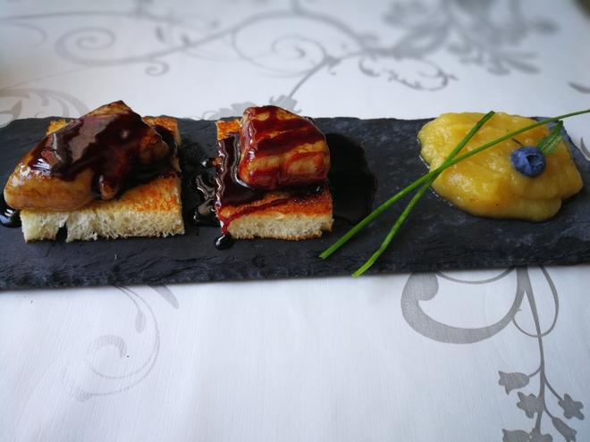 Foie Gras with Red Wine Sauce and Apple Puree