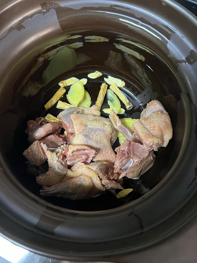 Pigeon Nourishing Soup with Astragalus and Codonopsis