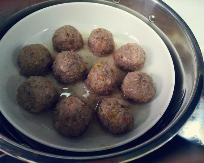 Healthy Homemade Dog Meat and Vegetable Meatballs