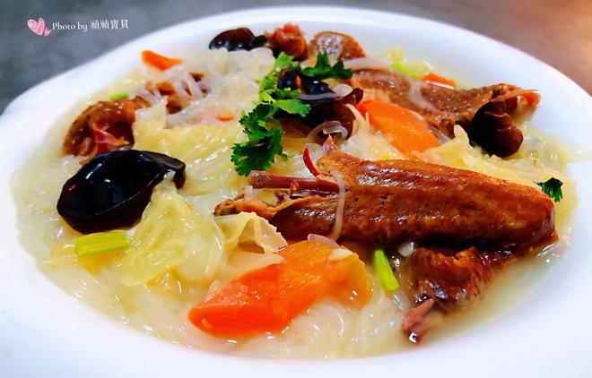 Chinese Cabbage and Salted Goose Vermicelli Soup