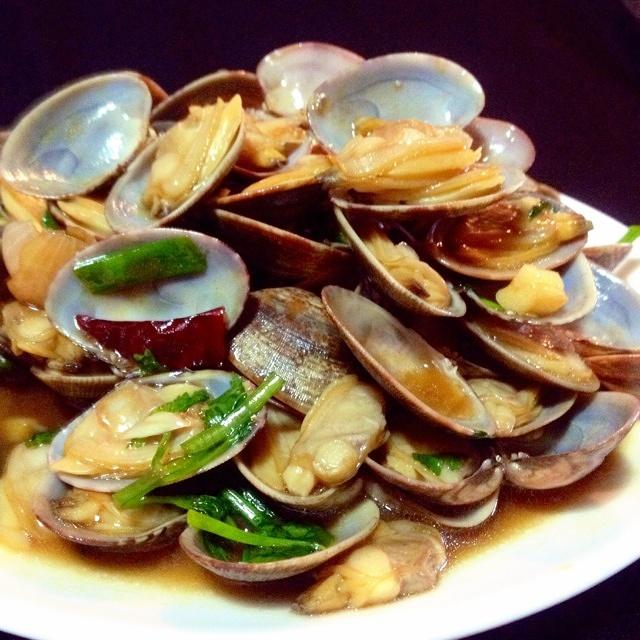 Scallion Stir-Fried Clams