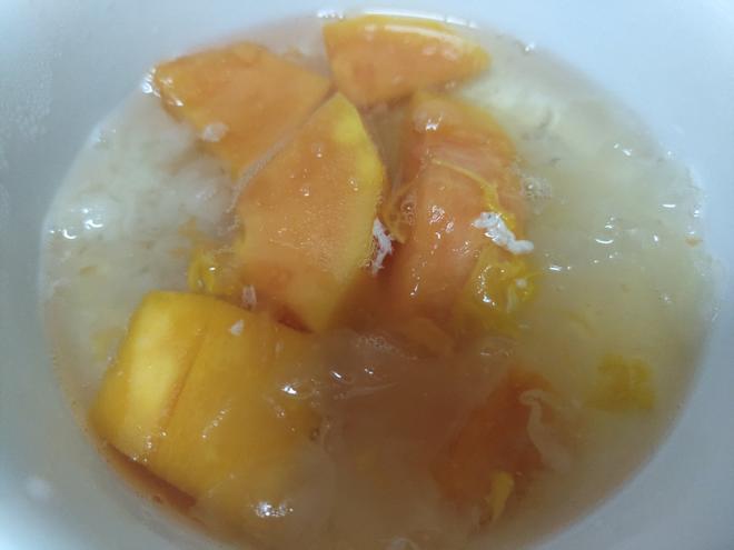 Papaya Stewed with Snow Fungus and Toad Fat