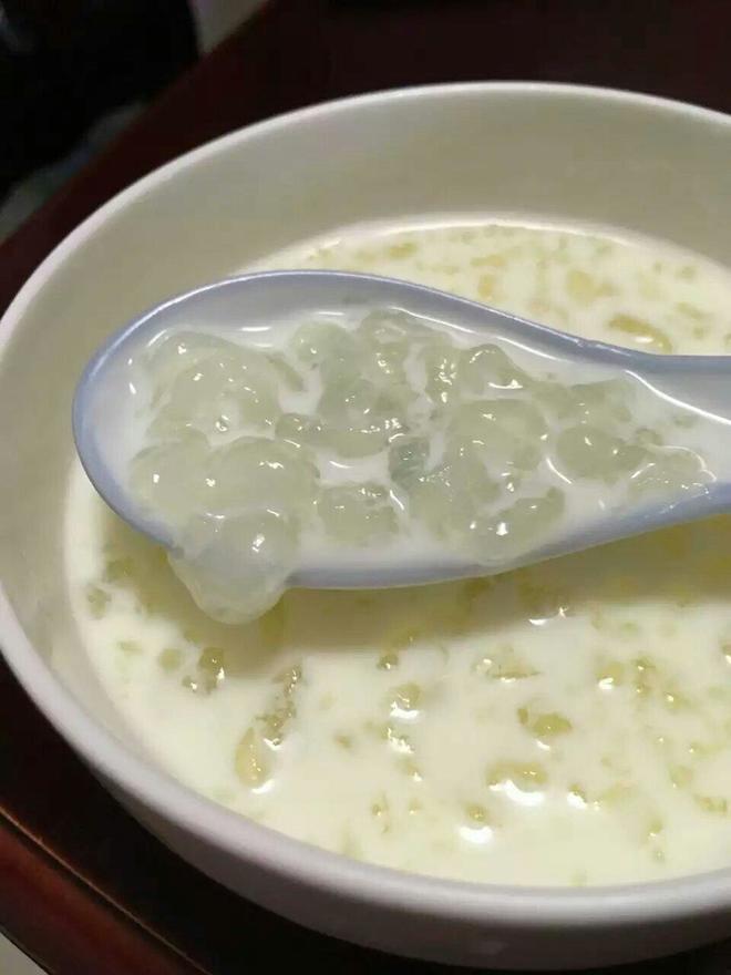 Milk Stewed Snow Frog Jelly