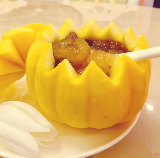 Pumpkin Stew with Rock Sugar and Snow Clams