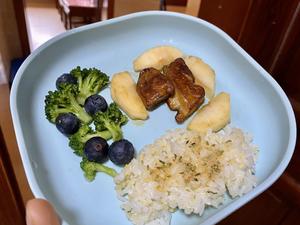 Plate it up! I've added some cod and seaweed flakes on the rice for extra flavor.