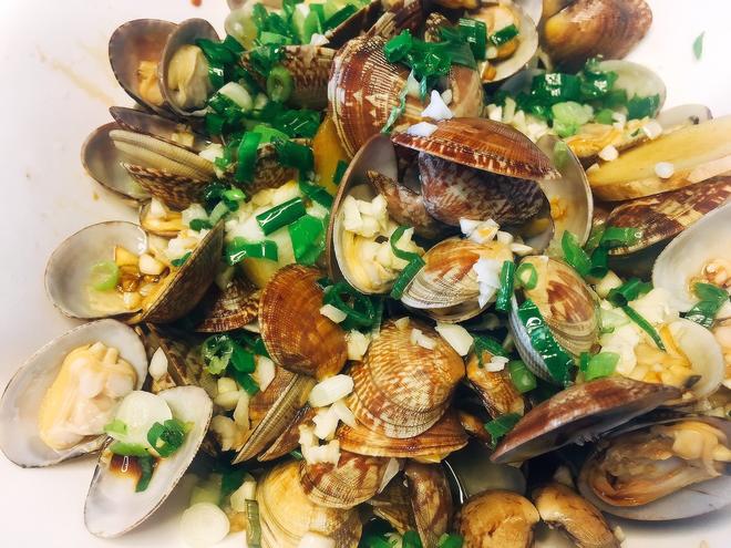 Uncle's Scallion Oil Clams