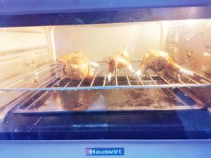 Place the quails in the oven, preheated to 150 degrees Celsius, and roast for 25 minutes, brushing with honey water every ten minutes.