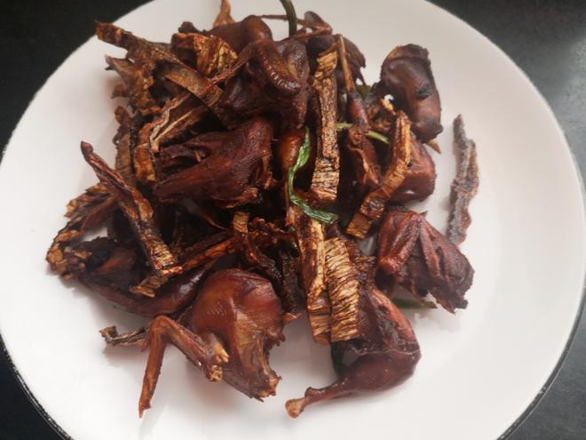 Crispy Fried Quail with Dried Bamboo Shoots