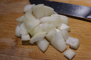 Chop half an onion into chunks and place it in a large bowl with the quails.