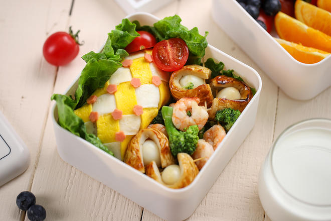 Other Kids Will Be Green with Envy! A Bento with a Twist, the Perfect Child-pleasing Meal!