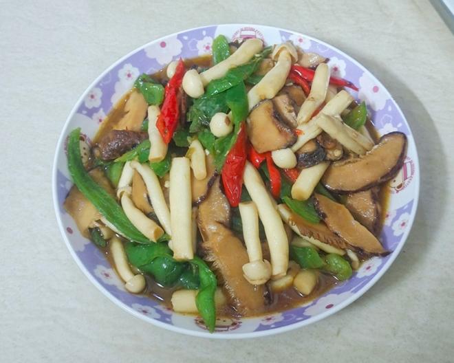 Stir-fried Peppers and Mushrooms (Low-Calorie Vegetarian Dish)