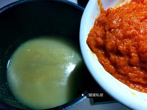 Check the rice cooker; once the millet has cooked and opened up, add the mashed pumpkin.