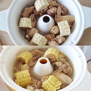 After 2 hours, remove the lid to find plenty of broth in the pot. Remarkably, without adding any water, you have a pot full of nutritious broth!