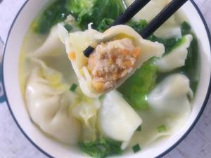 To boil the dumplings: Add enough water to a pot to not overflow. Once boiling, add a spoonful of salt and the dumplings. Gently stir with a slotted spoon, cover, and cook over medium heat. When boiling resumes, add a small amount of cold water and cover again. Repeat this process 2-3 times, and the dumplings will be cooked quickly and will not break.