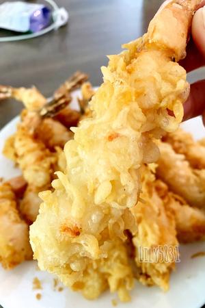 A bite reveals the crispiness of tempura shrimp – pure delight!