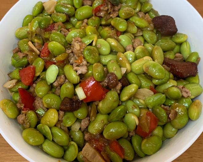 Delicious Side Dish: Stir-Fried Edamame with Minced Meat and Red Peppers