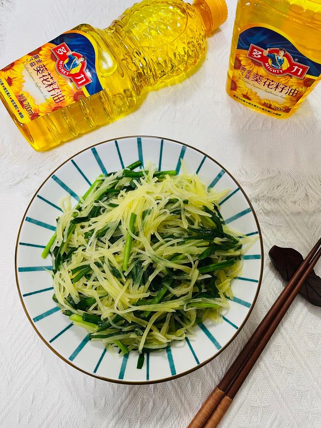 Northeast Home Cooking: Stir-fried Potato Shreds with Leeks