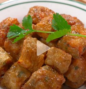 For shrimp meatballs, crush shrimp and chop finely, mix with lotus root shreds, green onions, salt, pepper, oyster sauce, and starch until sticky. Wrap the filling in bean curd skin, seal with water, cut into pieces, and fry! Serve with ketchup.