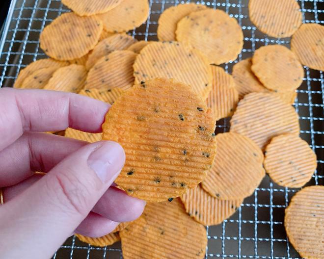 Crispy Sweet Potato Chips Without Sugar or Oil