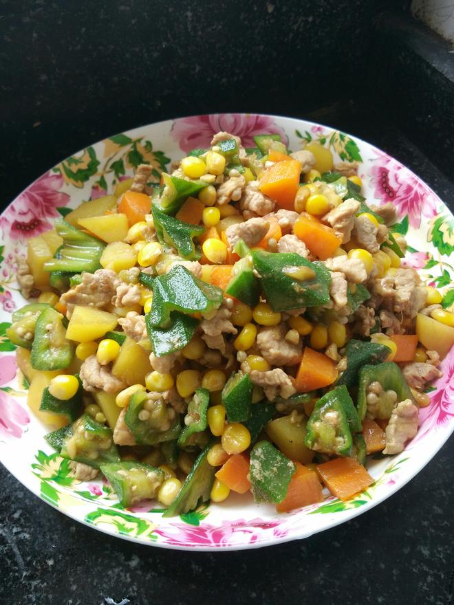 Stir-Fried Lean Meat with Okra, Carrots, Corn, and Potatoes