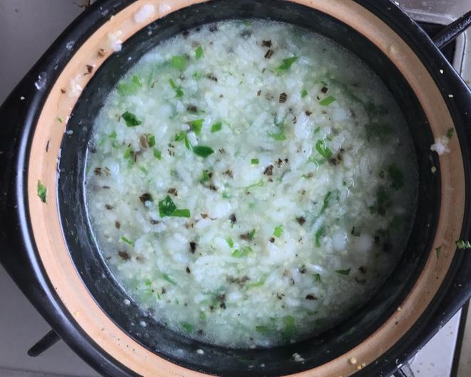 Baby's Complementary Food: Sole Fish, Celery Leaves, Green Vegetables, and Wood Ear Mushroom Porridge