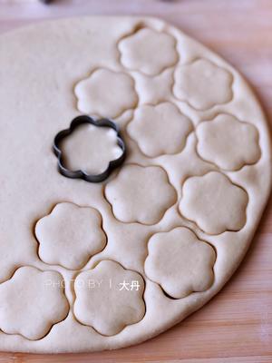 Use cookie cutters to cut out shapes—round, square, heart, or whatever you like!