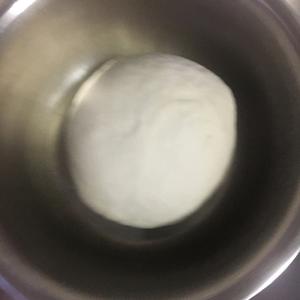 Mix flour with salt and water, knead into a smooth dough, and let it rest for 30 minutes (use 80-90°C hot water for steaming, and cold water for boiling dumplings).