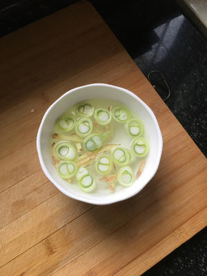 Chop scallions and ginger, then soak them in boiling water for ten minutes to create scallion-ginger water.