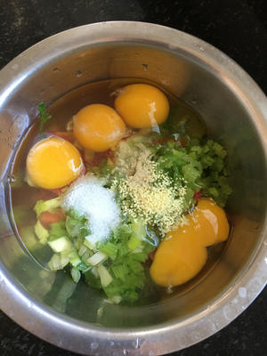 In a bowl, combine the celery, tomatoes, green onions, and eggs. Add salt, chicken essence, and white pepper.