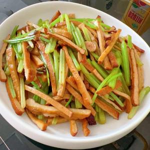 Pair with a small bowl of red wine for a boost to circulation and beauty. Haha 😃 I really like this simple vegetarian stir-fry! 😍