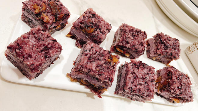 Delicious Taro and Purple Rice Cake Recipe - Soft and Sweet!