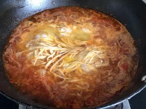 Cook the noodles until they are 80% done, then pour in the egg mixture.